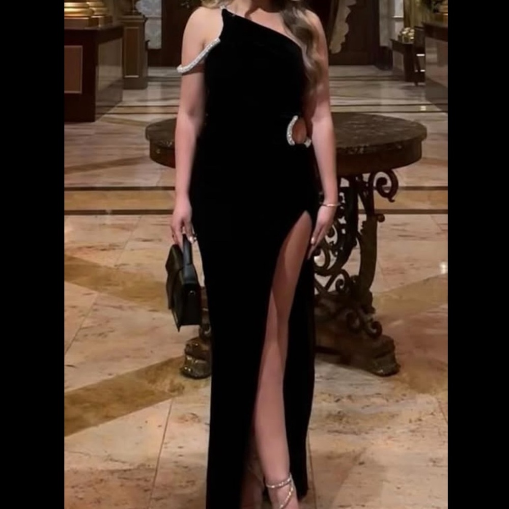 Elegant Black Evening Gown